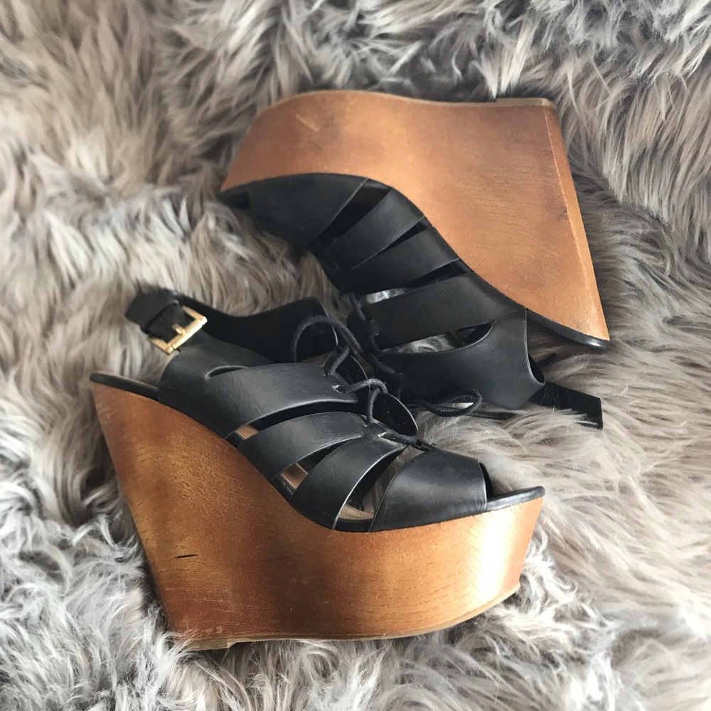 Black Laced Wood Look Wedge